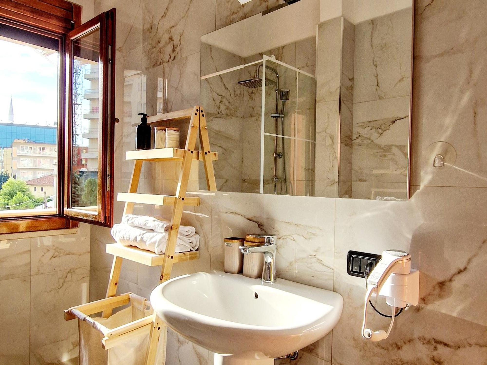 Jusra's , City Center Apartment *